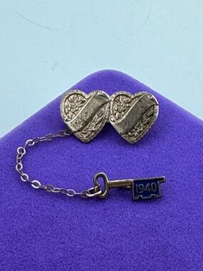 💛 Vintage Gold Filled Double Heart Sweatheart Pin w/ 1940 Key Charm | WWII